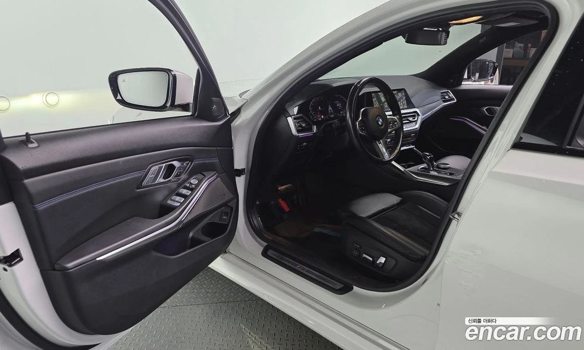 BMW 320 320i M Sport, снимка 10 - Автомобили и джипове - 56156675