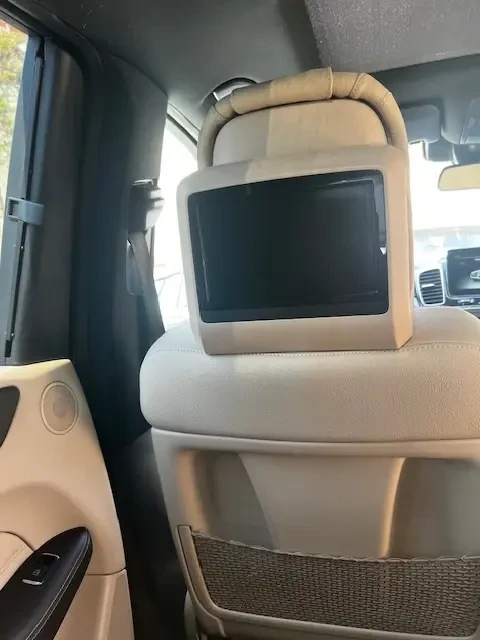 Mercedes-Benz GLE 400 3.0 4MATIC * LED* PANO* AMG* MASSAGE* DVD* 9G- Tro, снимка 11 - Автомобили и джипове - 52321690