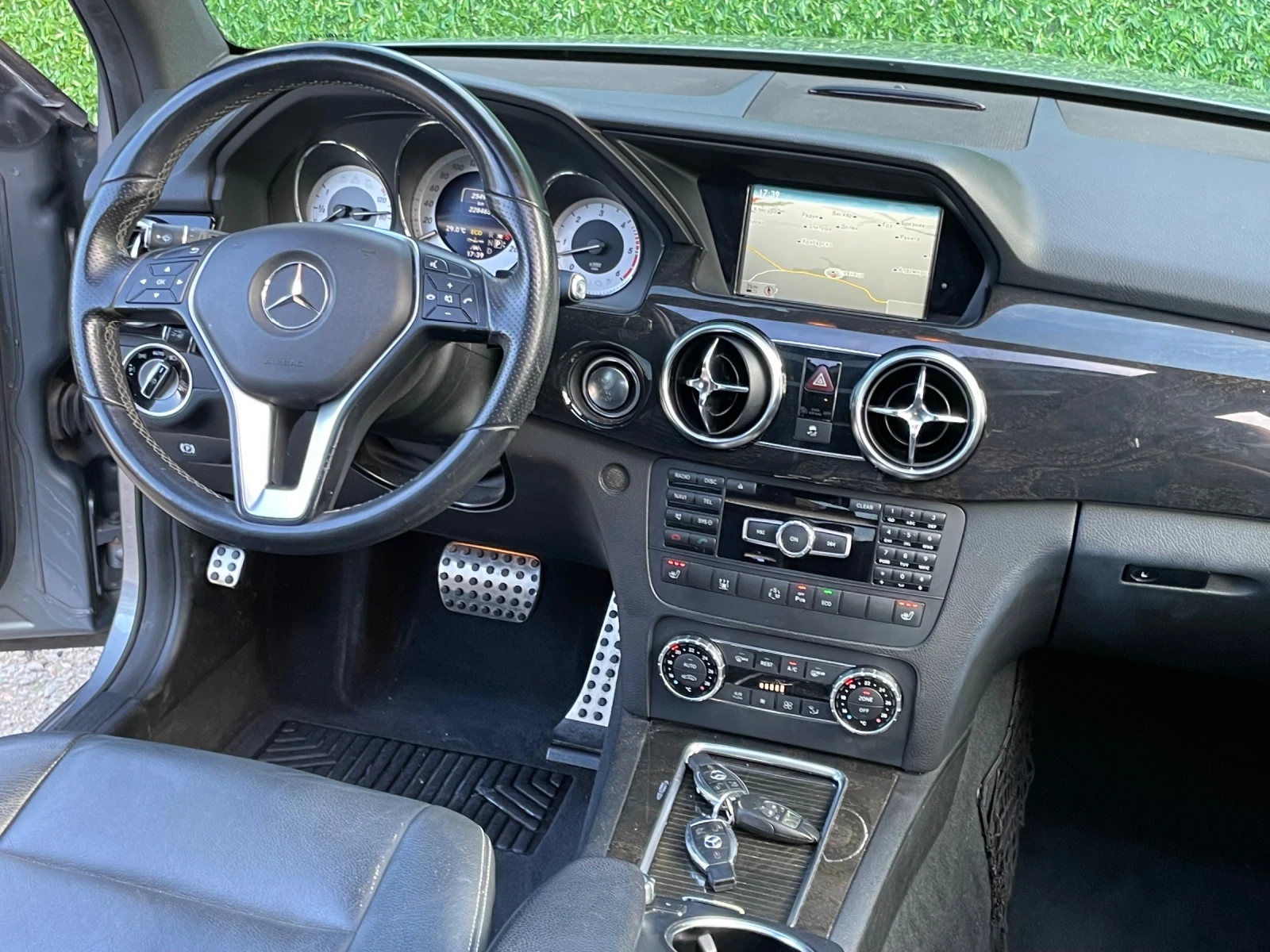 Mercedes-Benz GLK 350CDI/AMG/360 КАМЕРИ/ПАНОРАМА/DISTRONIC/СЕР. ИСТ. - изображение 9