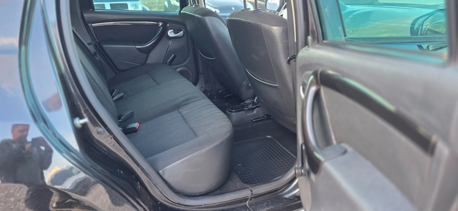 Dacia Duster 1.5 DCI $ 6 скорости $, снимка 11 - Автомобили и джипове - 53726778