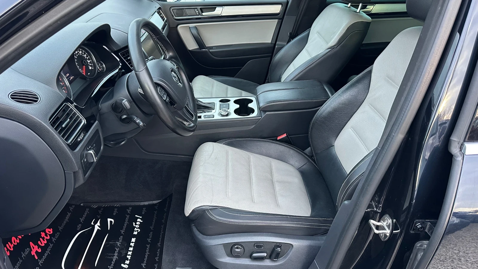 VW Touareg Facelift 3.6V6, снимка 8 - Автомобили и джипове - 53804719