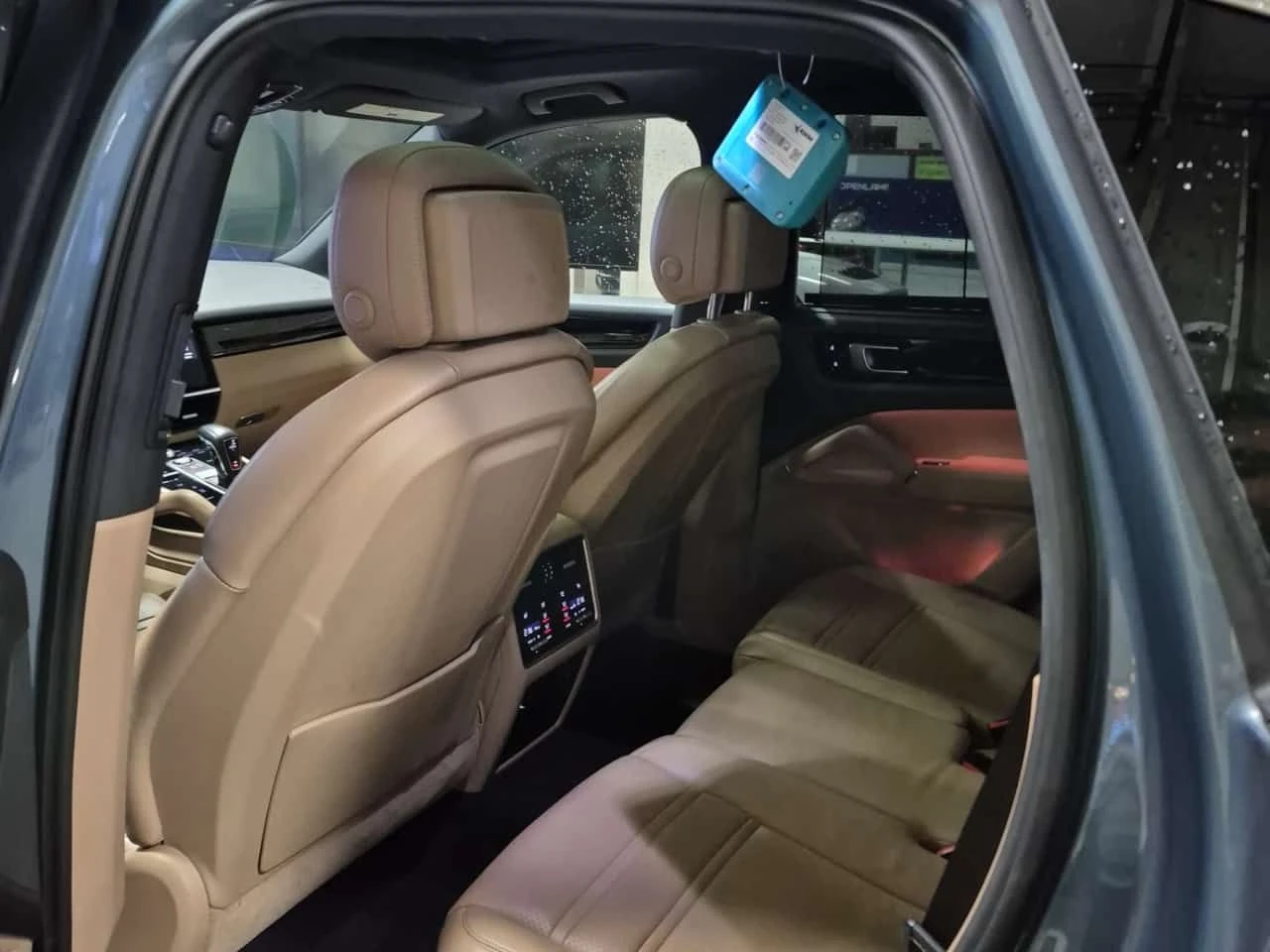 Porsche Cayenne ПАНОРАМА| ОБДУХВАНЕ| АМБИЕНТ| 2 КЛЮЧА| , снимка 11 - Автомобили и джипове - 54133614