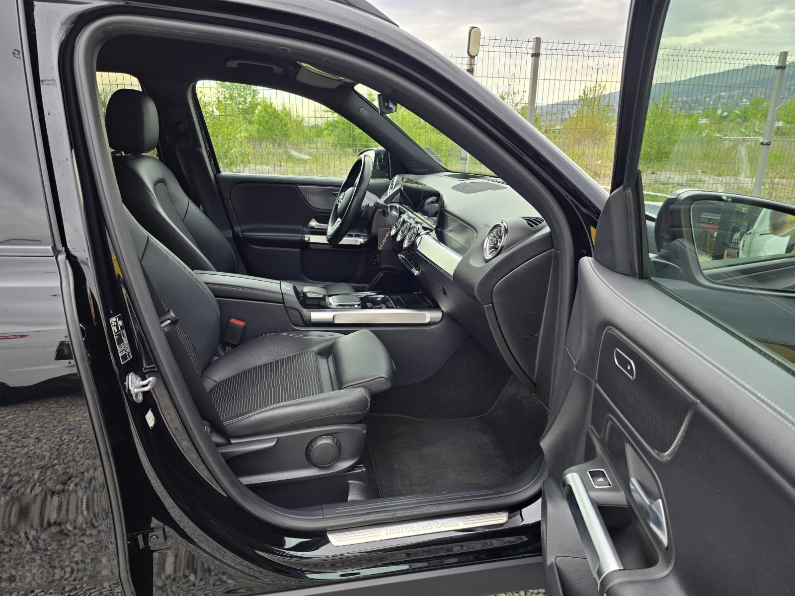 Mercedes-Benz GLB 220 Black Series FULL , снимка 9 - Автомобили и джипове - 54451845