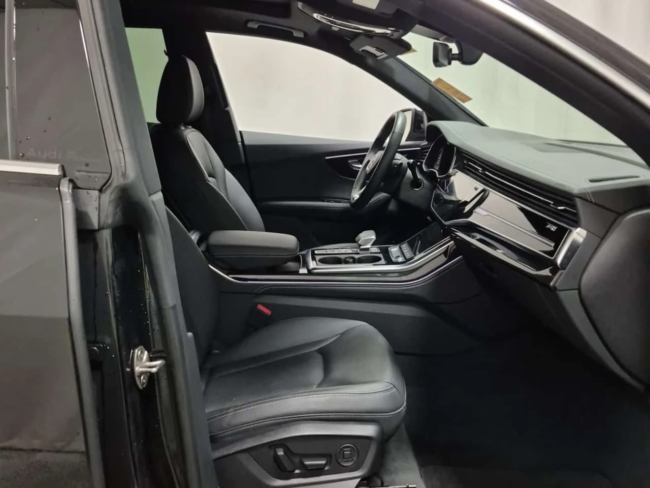 Audi Q8 * Progressiv * CARFAX * БЕЗ ПЪРВОНАЧАЛНА ВНОСКА, снимка 10 - Автомобили и джипове - 55269312