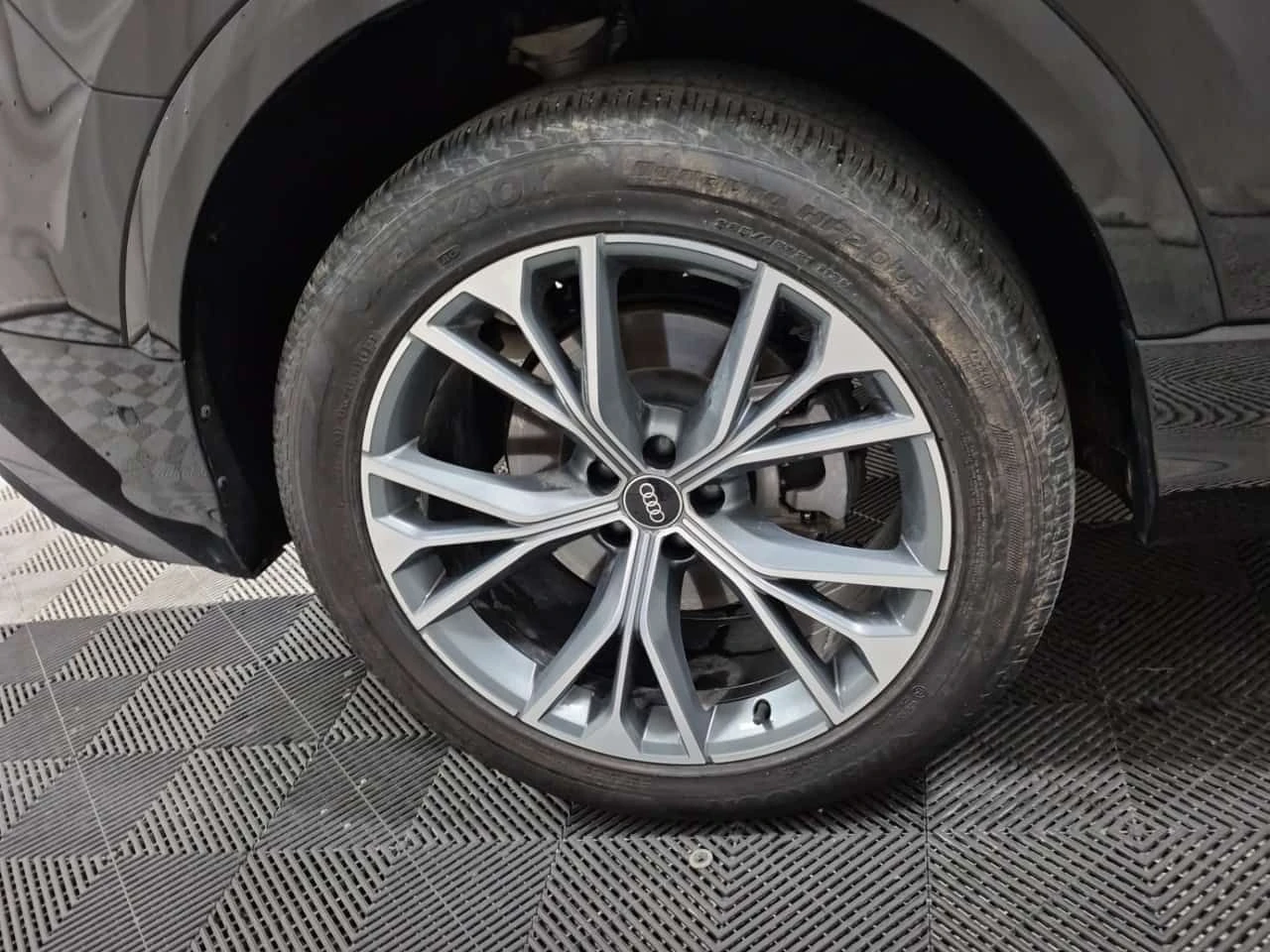 Audi Q8 * Progressiv * CARFAX * БЕЗ ПЪРВОНАЧАЛНА ВНОСКА, снимка 11 - Автомобили и джипове - 55269312