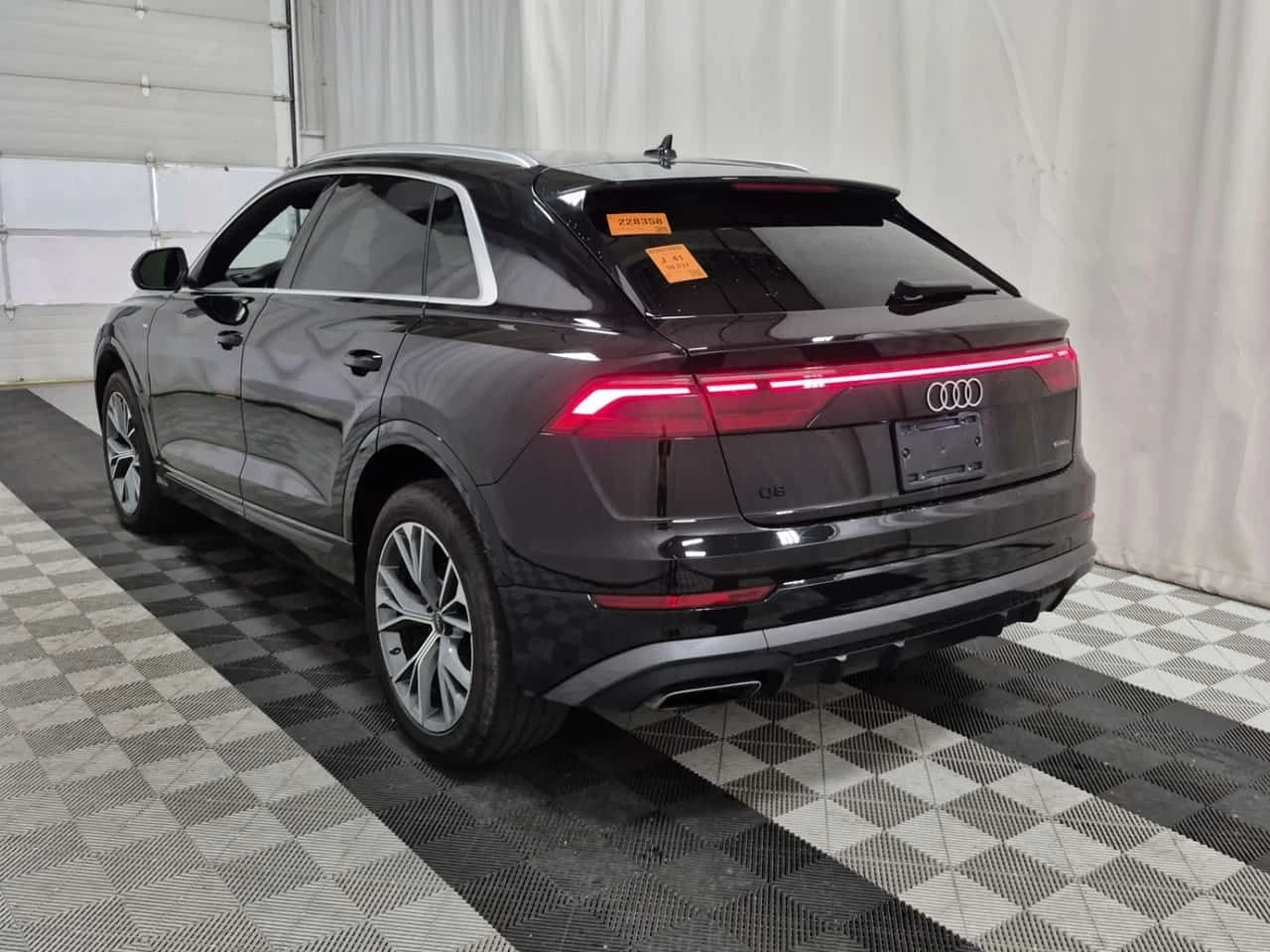 Audi Q8 * Progressiv * CARFAX * БЕЗ ПЪРВОНАЧАЛНА ВНОСКА, снимка 4 - Автомобили и джипове - 55269312