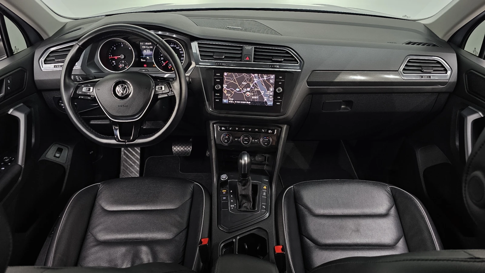VW Tiguan 2.0 TDI* BLIND SPOT* ЕЛ. БАГАЖНИК* КРАЙНА ЦЕНА, снимка 7 - Автомобили и джипове - 55318891