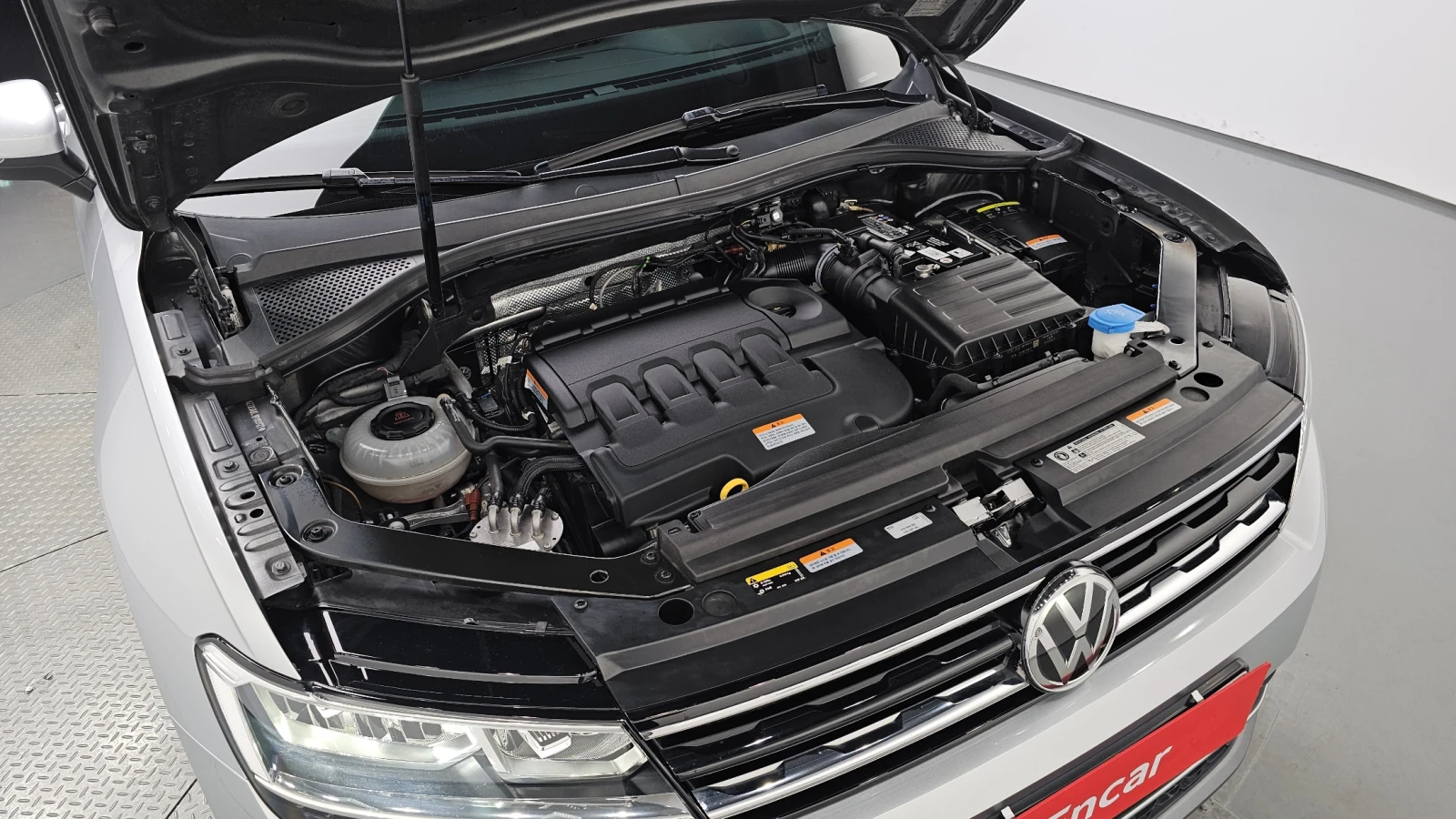 VW Tiguan 2.0 TDI* BLIND SPOT* ЕЛ. БАГАЖНИК* КРАЙНА ЦЕНА, снимка 6 - Автомобили и джипове - 55318891
