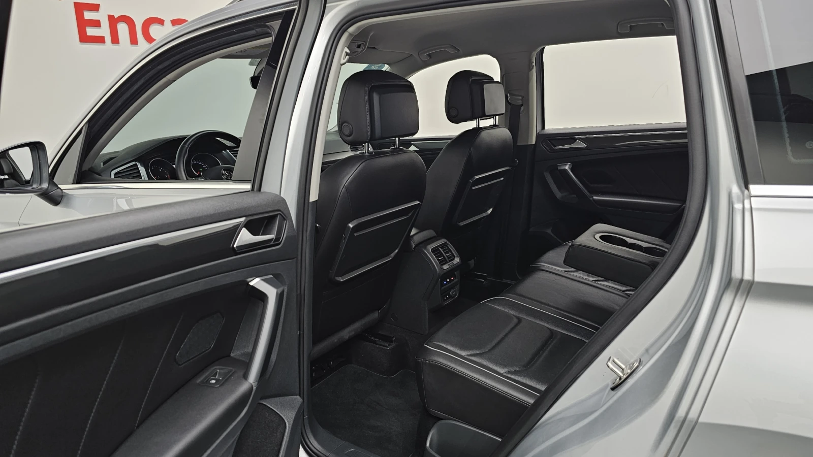 VW Tiguan 2.0 TDI* BLIND SPOT* ЕЛ. БАГАЖНИК* КРАЙНА ЦЕНА, снимка 11 - Автомобили и джипове - 55318891