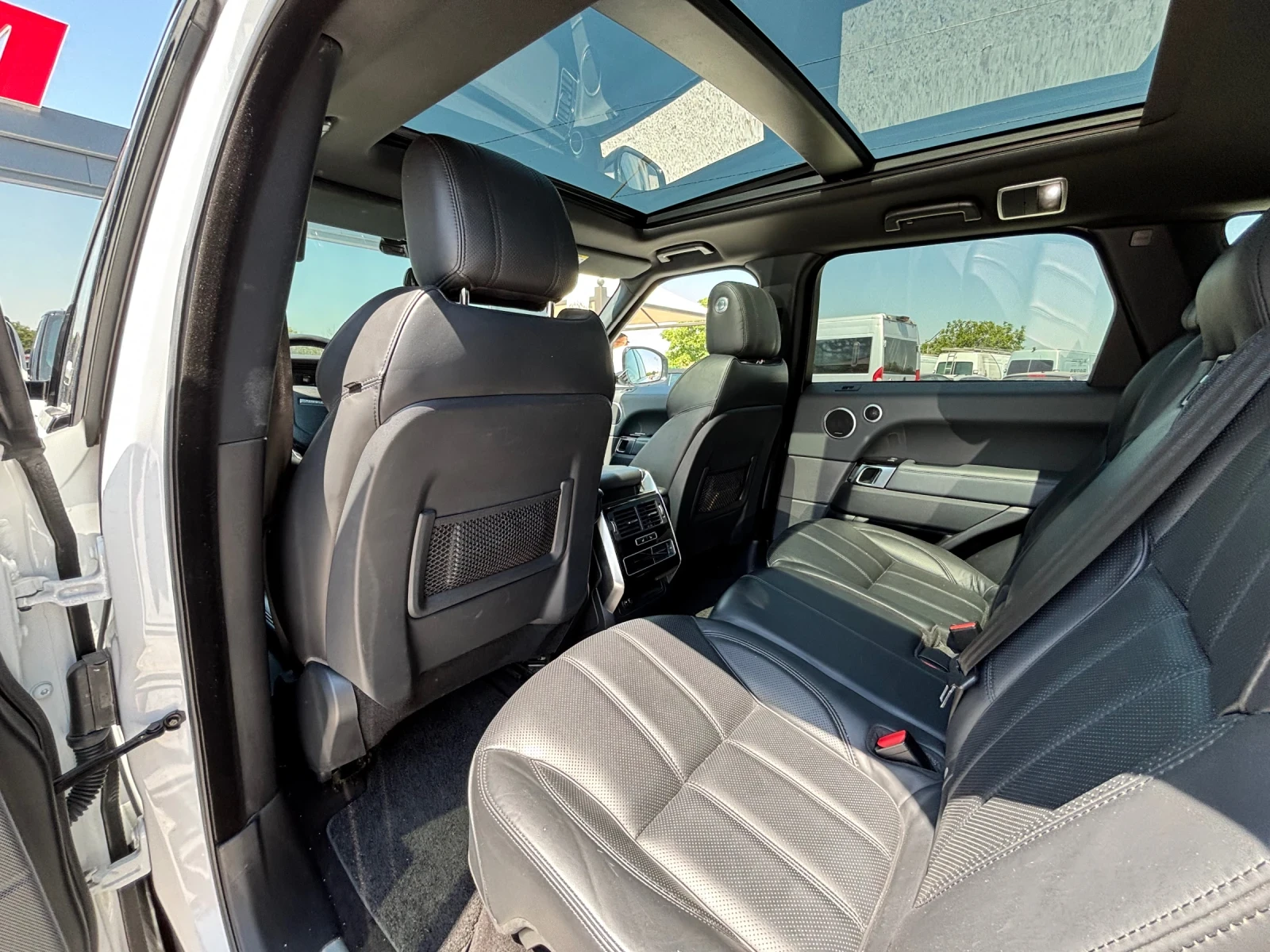 Land Rover Range Rover Sport 3.0D/HSE/NAVI/PANO/TOP, снимка 8 - Автомобили и джипове - 55752282