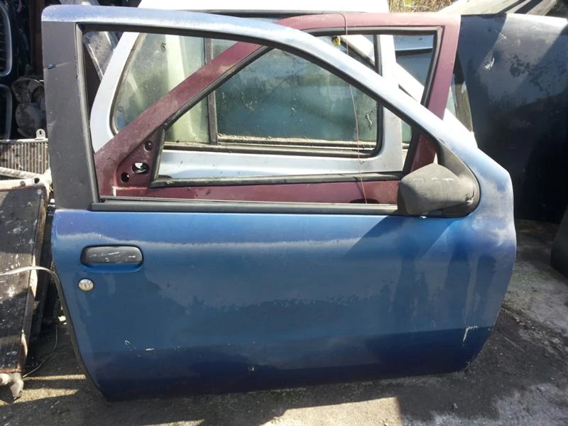 Врата Fiat Punto 96г дясна, снимка 1 - Части - 36307390