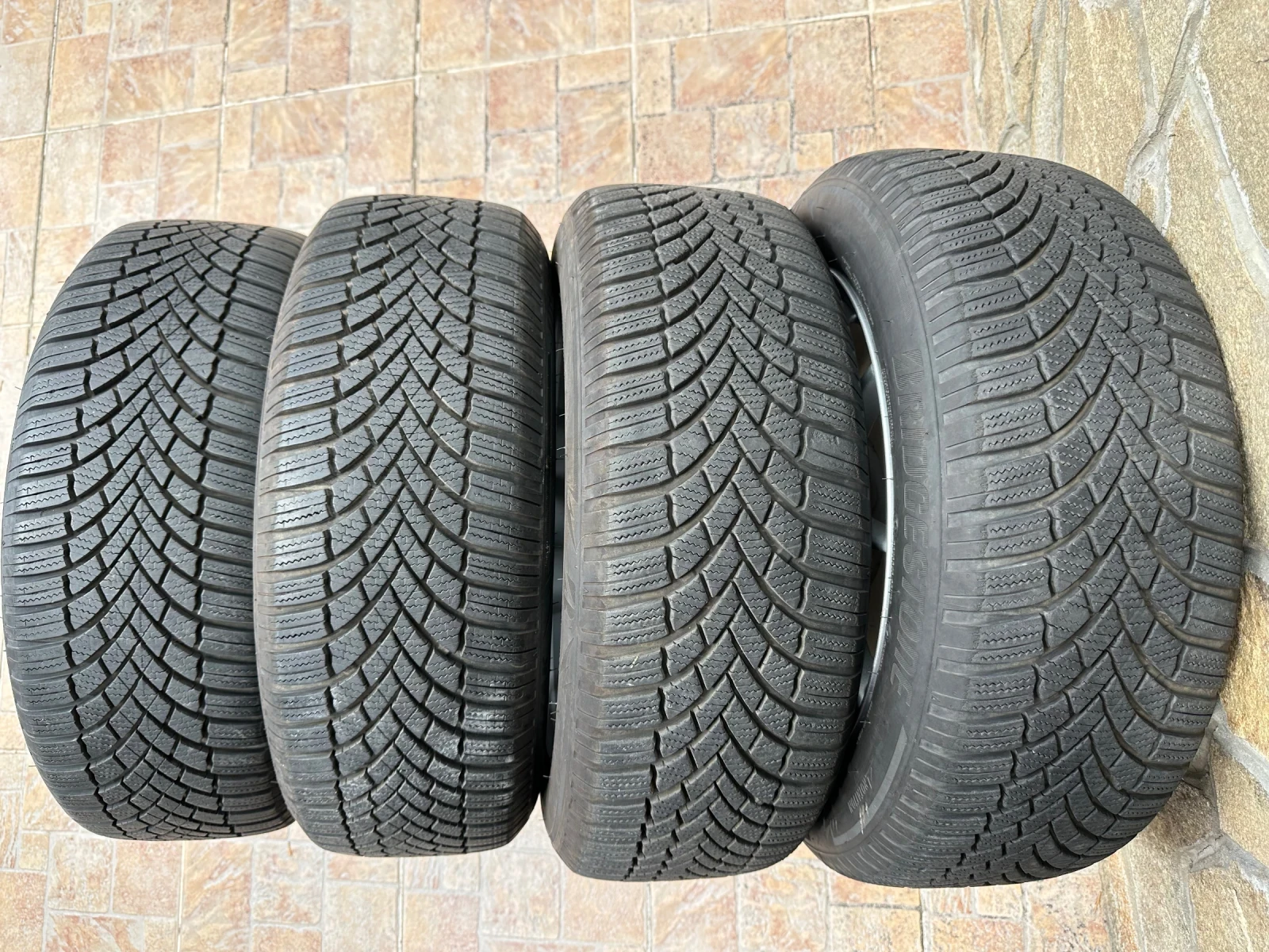 Гуми Зимни 205/55R16, снимка 3 - Гуми и джанти - 56277843