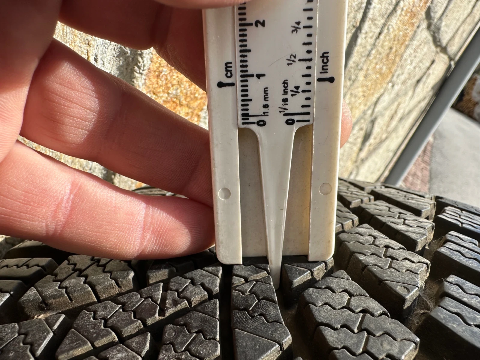 Гуми Зимни 205/55R16, снимка 6 - Гуми и джанти - 56277843