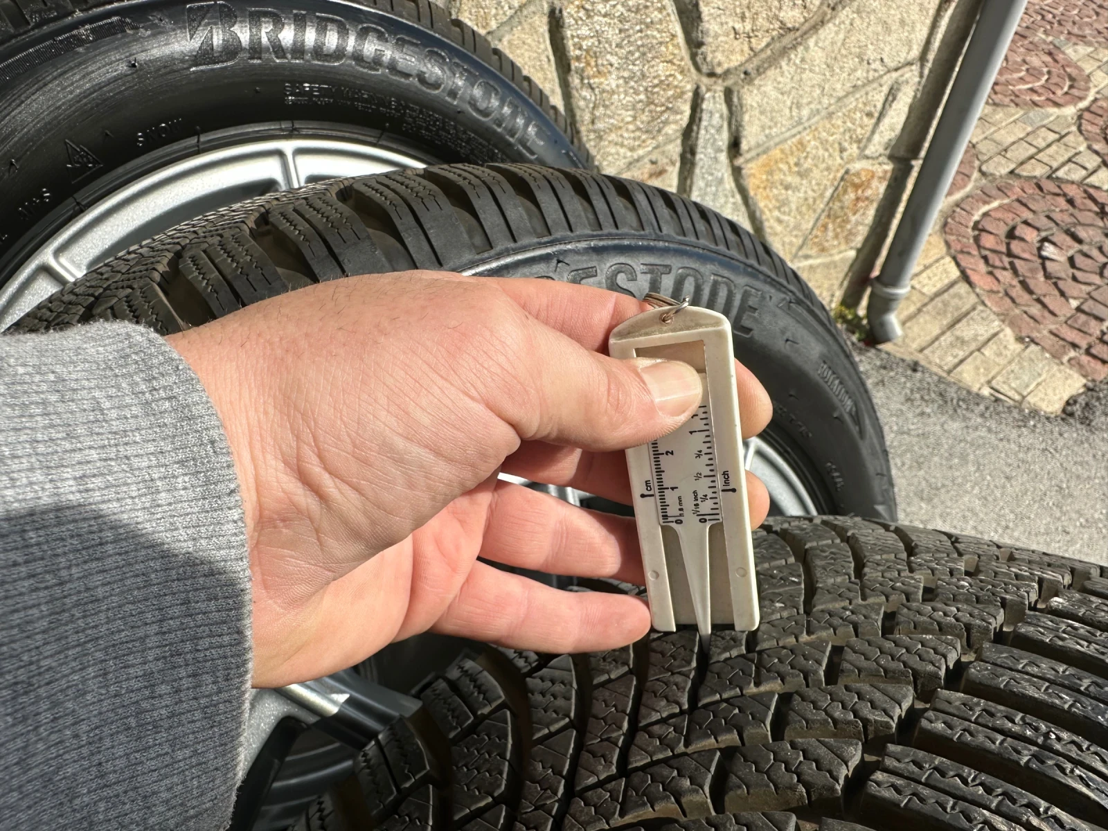 Гуми Зимни 205/55R16, снимка 8 - Гуми и джанти - 56277843