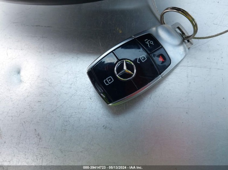 Mercedes-Benz E 300 4MATIC, снимка 12 - Автомобили и джипове - 46404704
