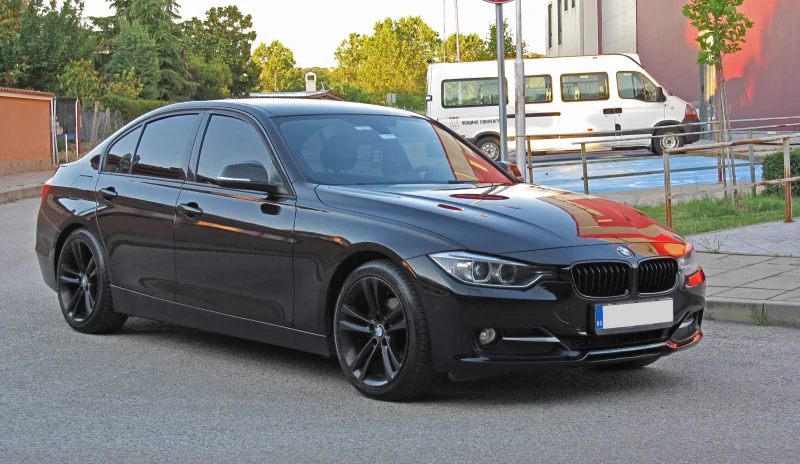 BMW 320 D, снимка 1 - Автомобили и джипове - 48872757