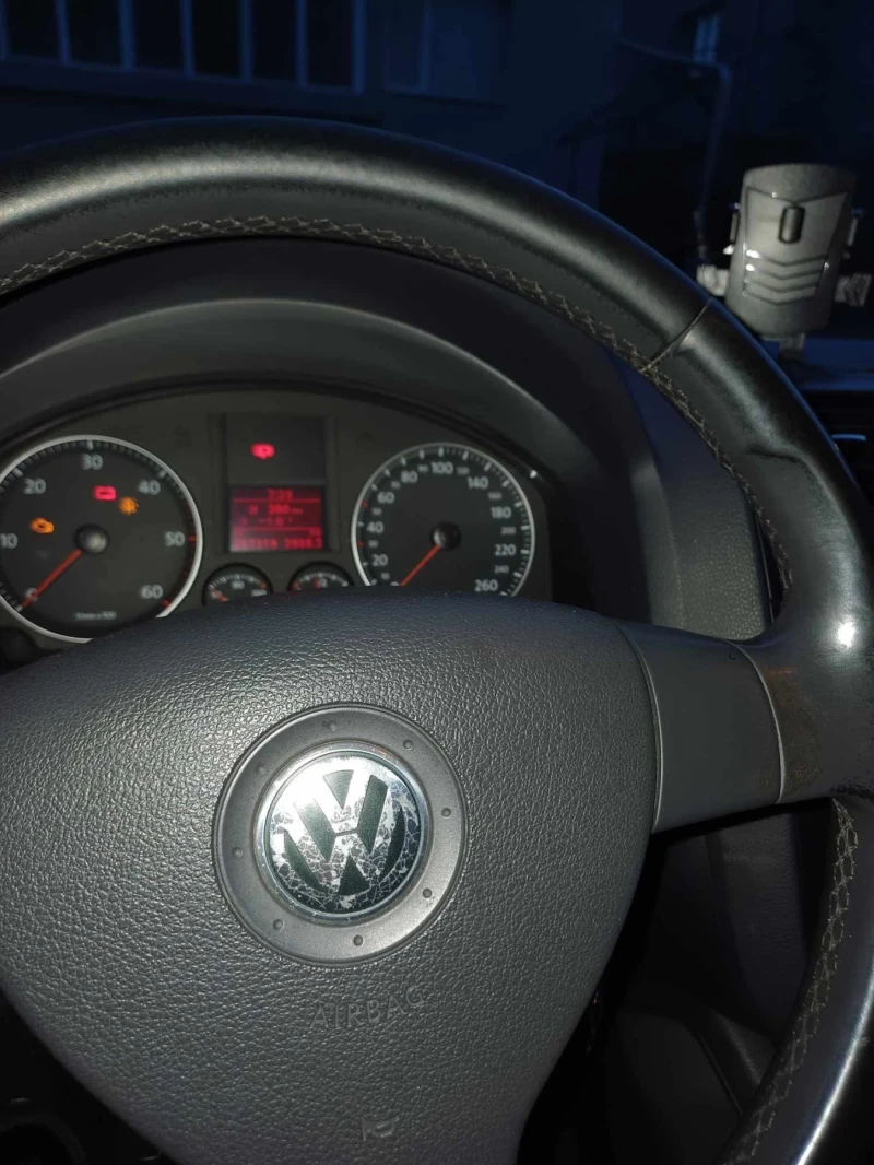 VW Golf 2.0 TDI, снимка 8 - Автомобили и джипове - 49427098