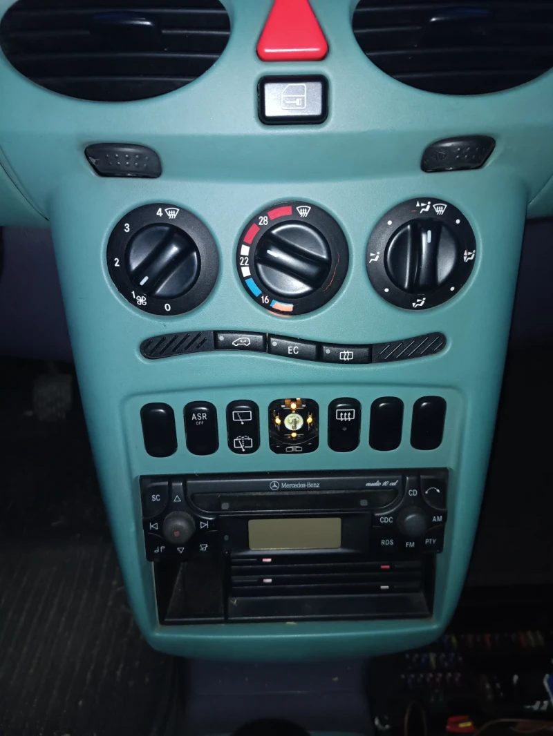 Mercedes-Benz A 140 1, 4i, ВСИЧКО ПЛАТЕНО, ЛИЗИНГ , снимка 7 - Автомобили и джипове - 52877074