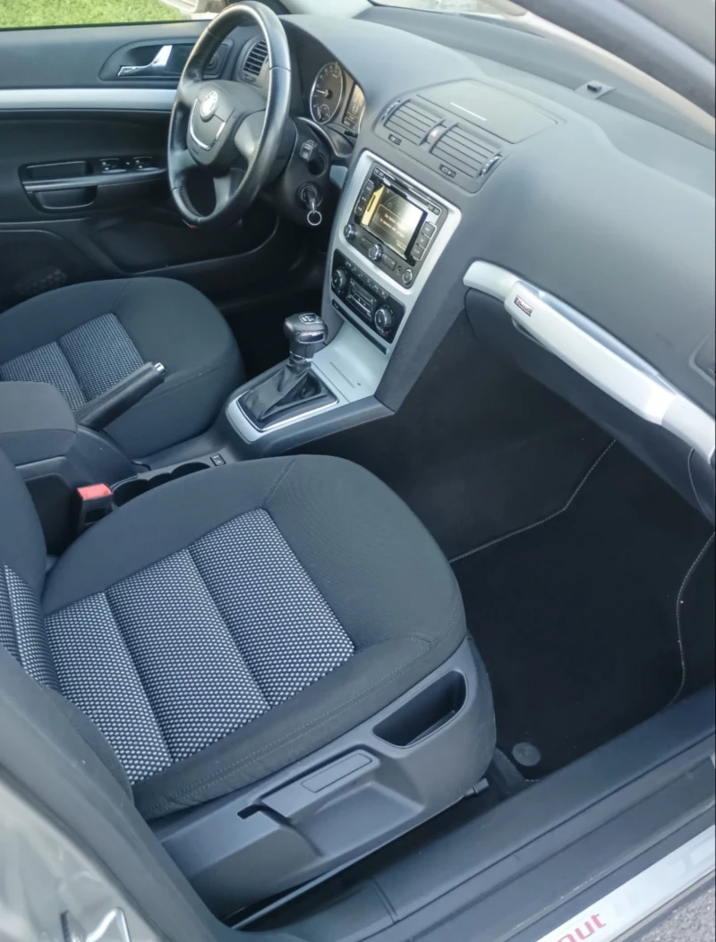Skoda Octavia * SCOUT * 4X4 * АВТОМАТИК * СЕРВИЗНИ ДОКУМЕНТИ * , снимка 6 - Автомобили и джипове - 52996610