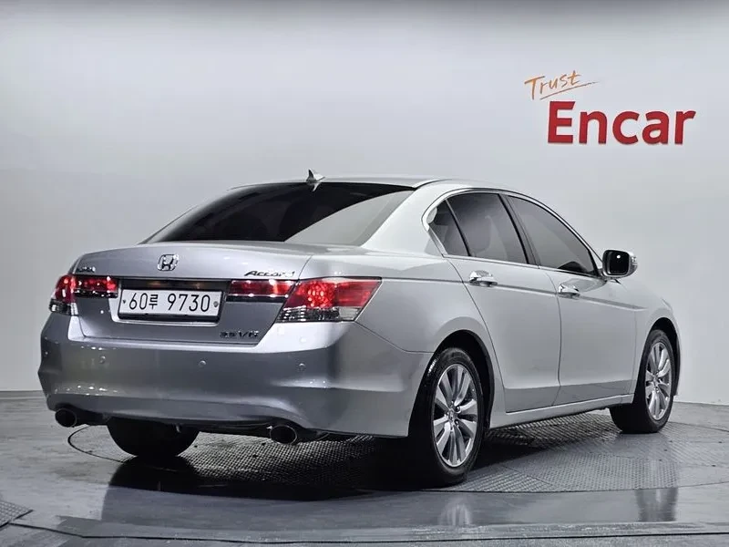 Honda Accord 3.5 8Th Generation, снимка 8 - Автомобили и джипове - 56020365