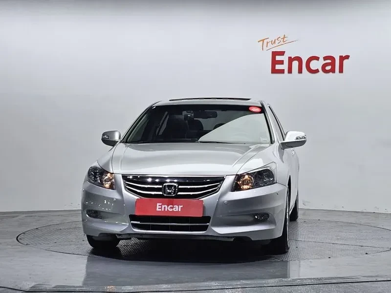Honda Accord 3.5 8Th Generation, снимка 9 - Автомобили и джипове - 56020365