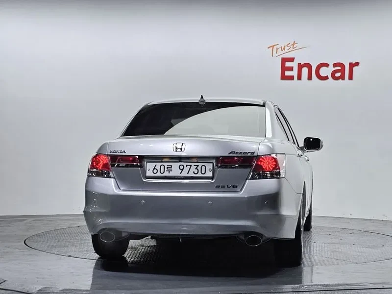 Honda Accord 3.5 8Th Generation, снимка 16 - Автомобили и джипове - 56020365
