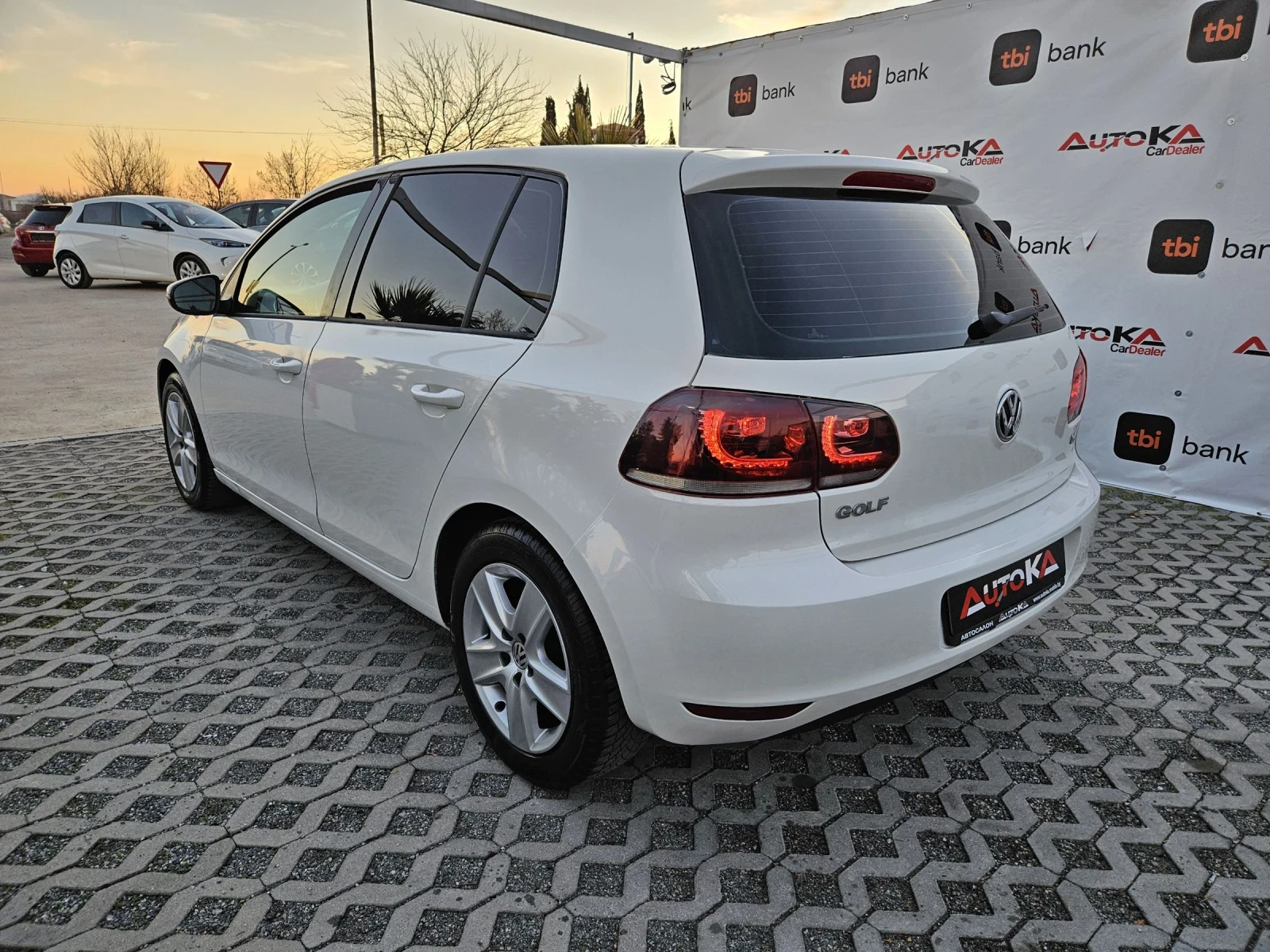 VW Golf 1.6i-102кс= ГАЗ* LANDI RENZO= LED= NAVI= АВТОПИЛОТ - изображение 5