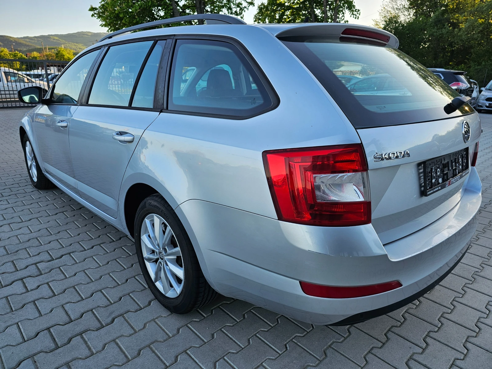 Skoda Octavia 1.6TDI, 105к.с., Нави, Обслужена! - изображение 5