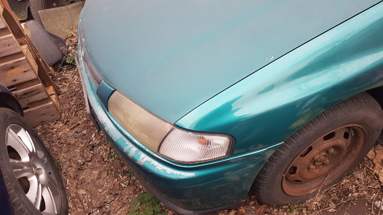 Mazda 323 1.5i, снимка 3 - Автомобили и джипове - 53711779