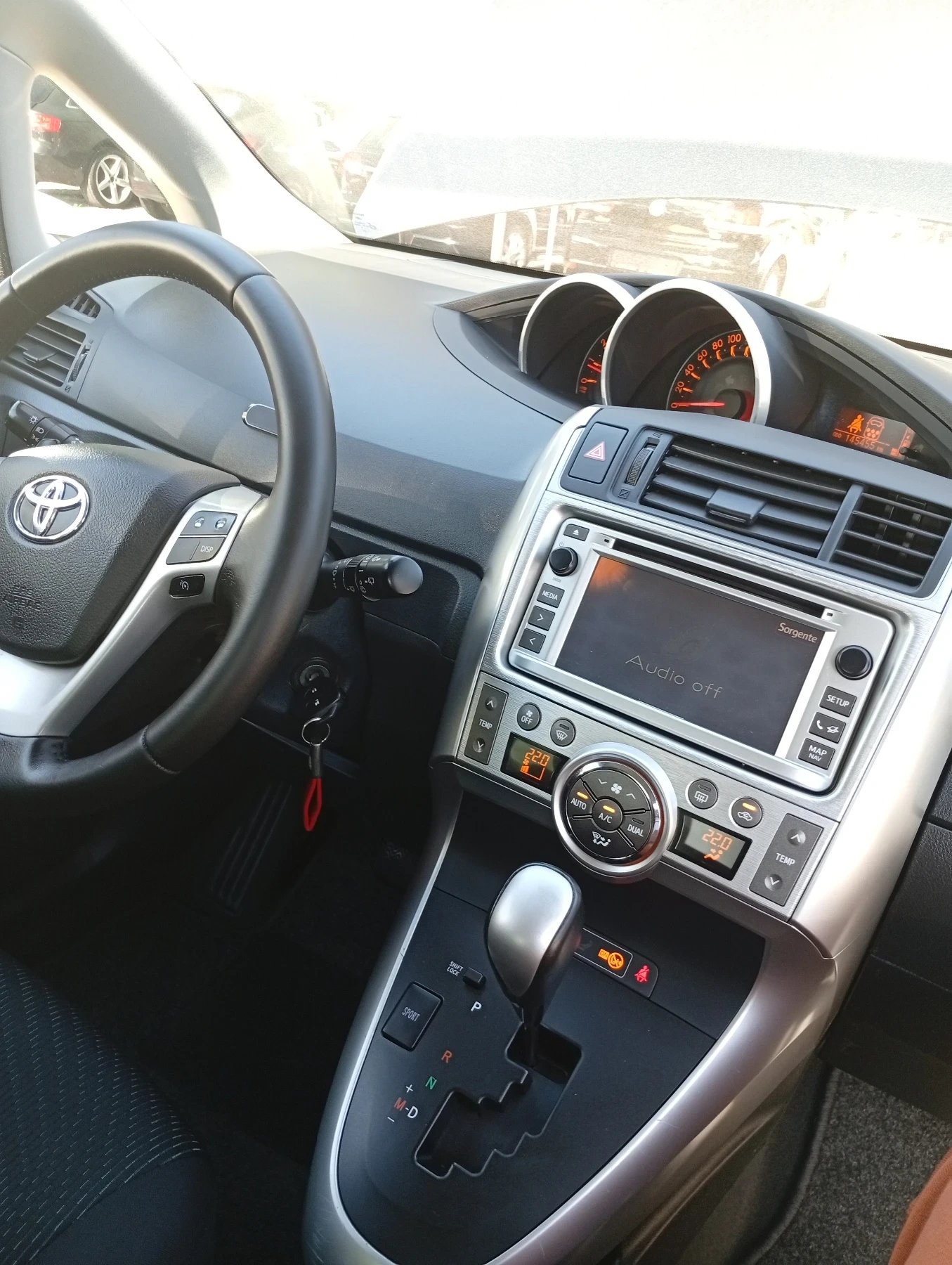 Toyota Verso, снимка 11 - Автомобили и джипове - 53758970