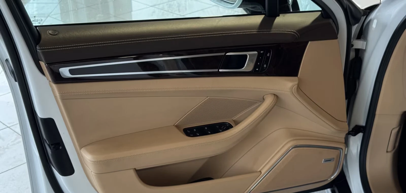 Porsche Panamera 4S/E-HYBRID/441HP/BOSE/360/INNO/21/CHRONO/178z, снимка 16 - Автомобили и джипове - 53894135