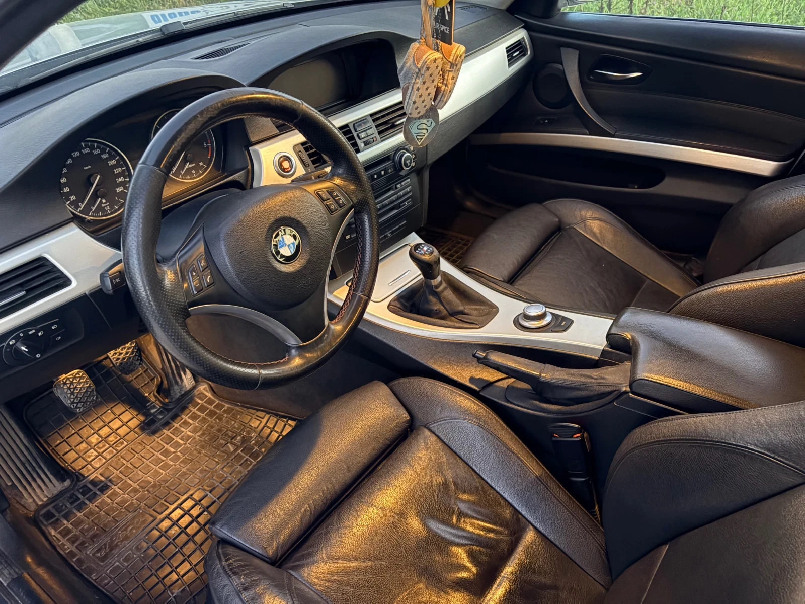 BMW 330 XD 231 кс Кожа Нави Напълно Обслужен, снимка 13 - Автомобили и джипове - 54308650