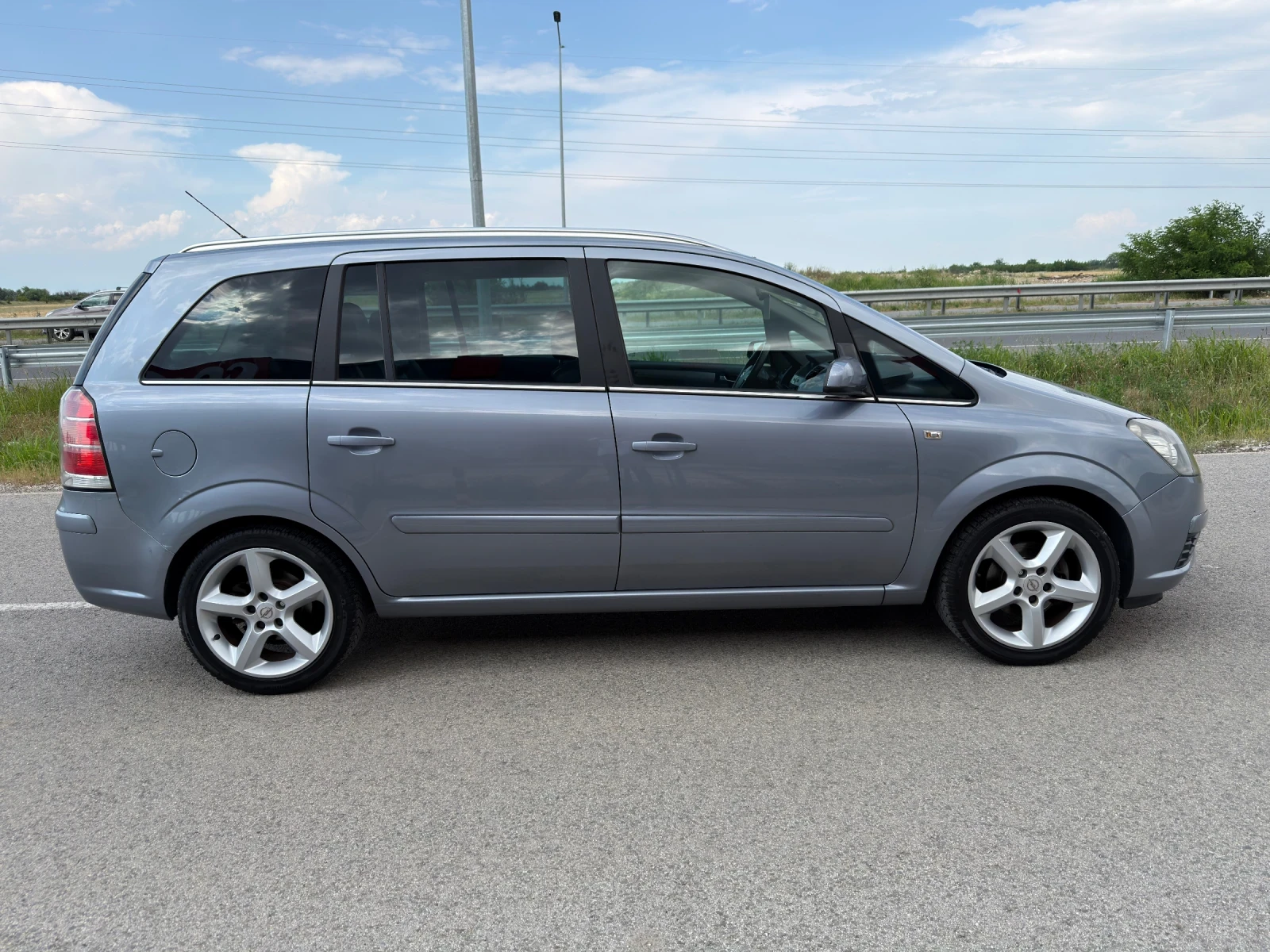 Opel Zafira 1.8i-ГАЗ/COSMO/ПАНОРАМА, снимка 4 - Автомобили и джипове - 54803665