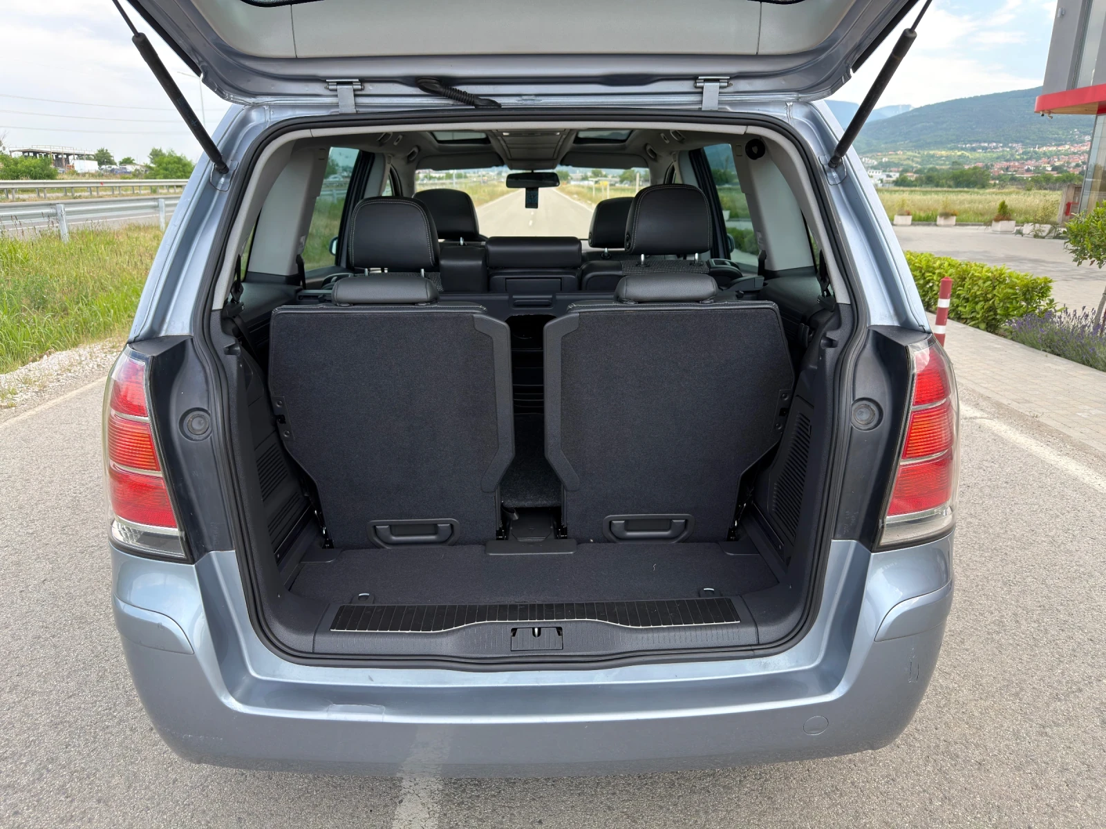 Opel Zafira 1.8i-ГАЗ/COSMO/ПАНОРАМА, снимка 13 - Автомобили и джипове - 54803665