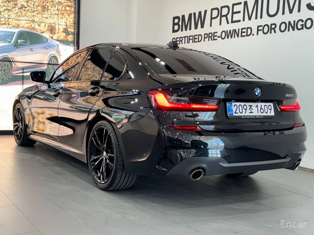 BMW 320 i* M-SPORT* SAPPHIRE BLACK* ПОДГРЕВ* КАМЕРА* КЕЙЛЕ, снимка 4 - Автомобили и джипове - 54810377