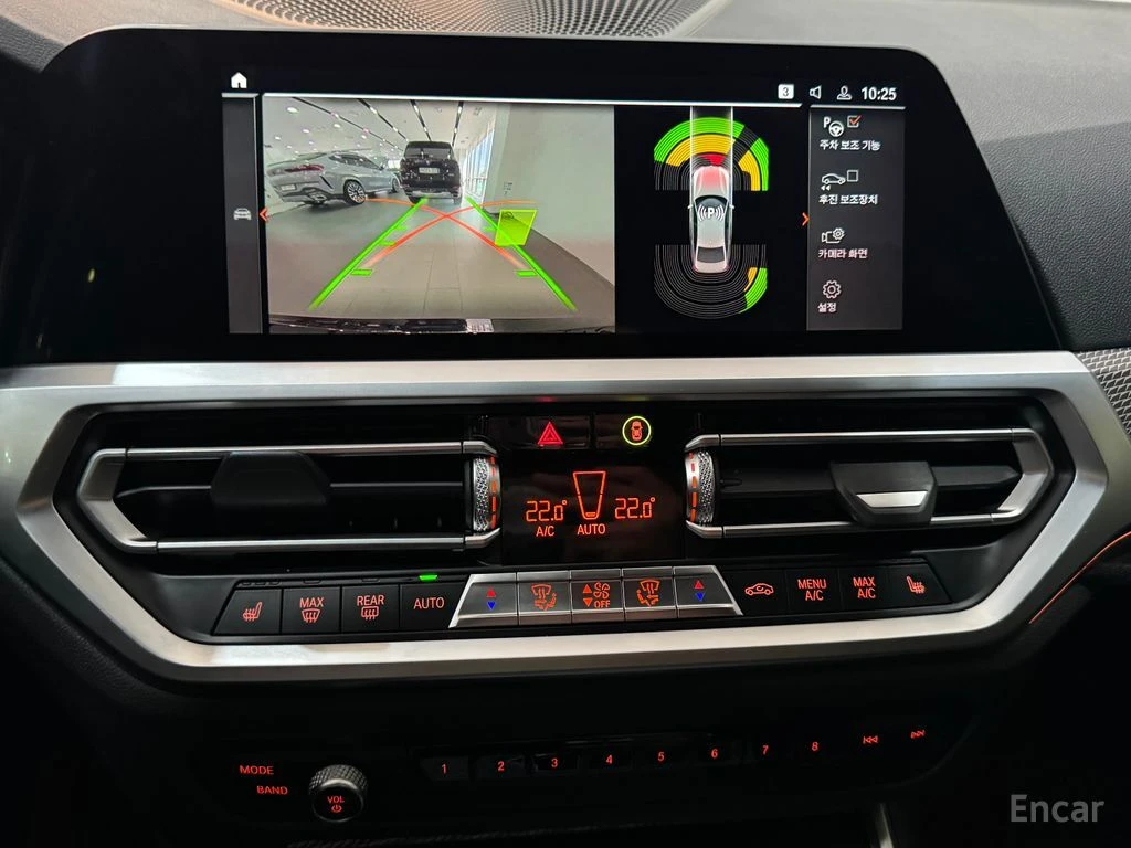BMW 320 i* M-SPORT* SAPPHIRE BLACK* ПОДГРЕВ* КАМЕРА* КЕЙЛЕ, снимка 15 - Автомобили и джипове - 54810377