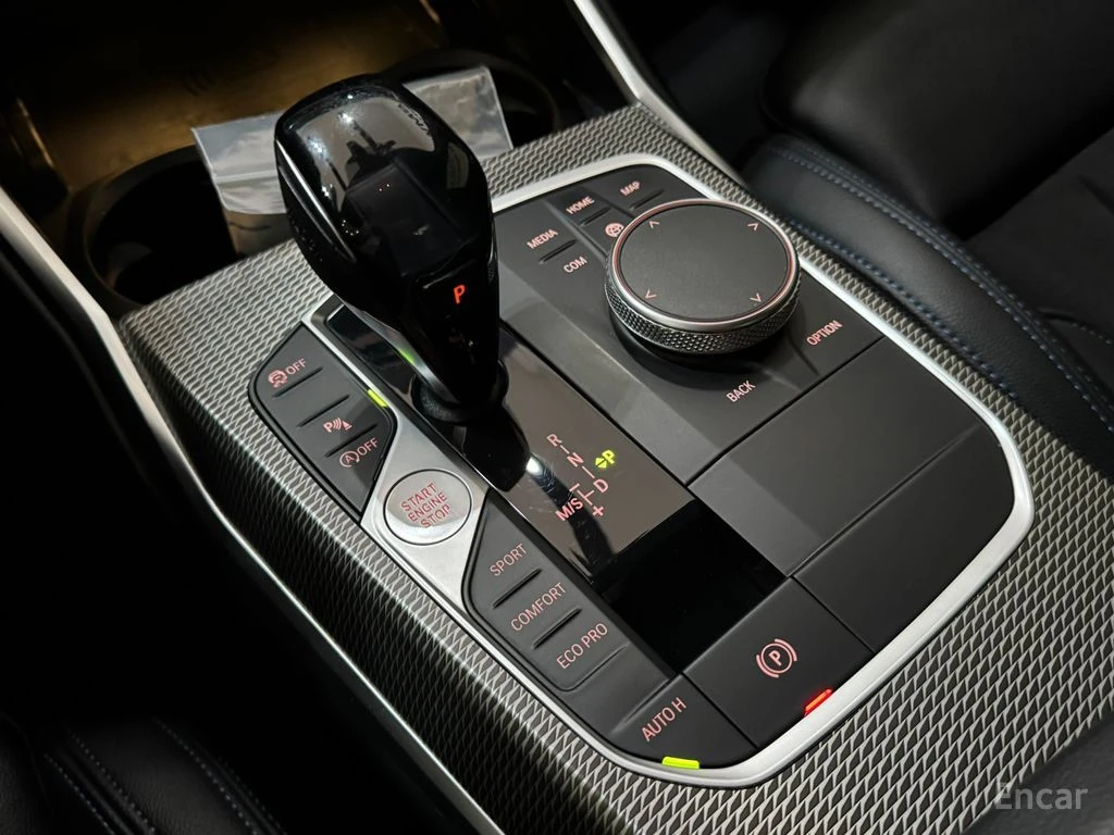 BMW 320 i* M-SPORT* SAPPHIRE BLACK* ПОДГРЕВ* КАМЕРА* КЕЙЛЕ, снимка 16 - Автомобили и джипове - 54810377