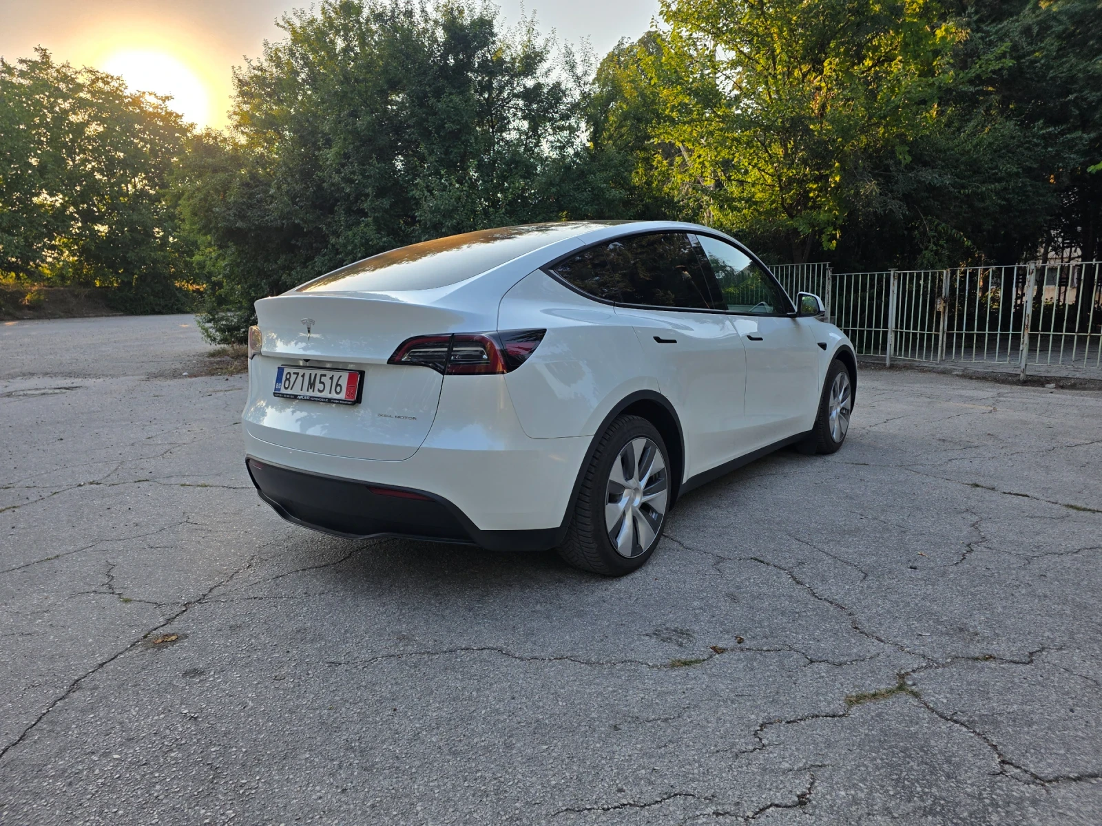 Tesla Model Y LONG RANGE DUAL MOTOR - НАЛИЧНА ЗА ОГЛЕД, снимка 3 - Автомобили и джипове - 55238177