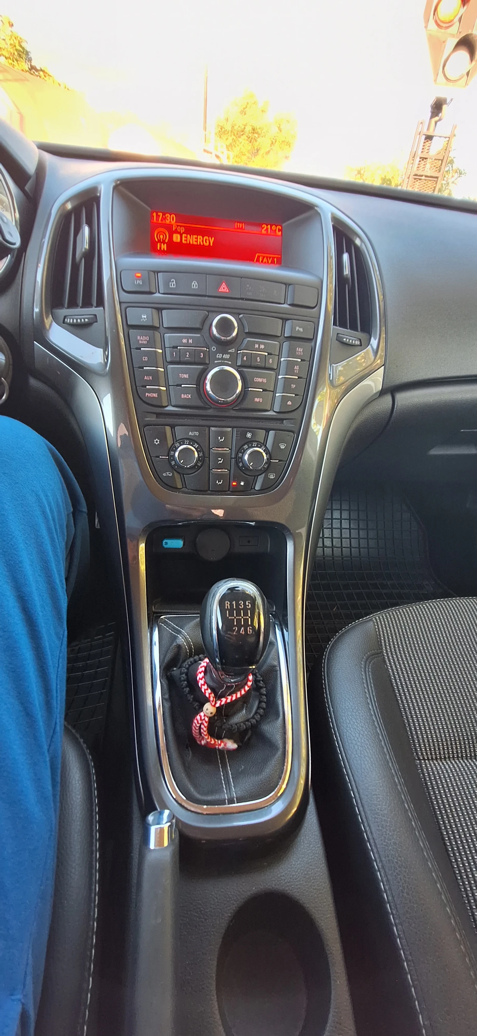 Opel Astra J, снимка 13 - Автомобили и джипове - 56041215