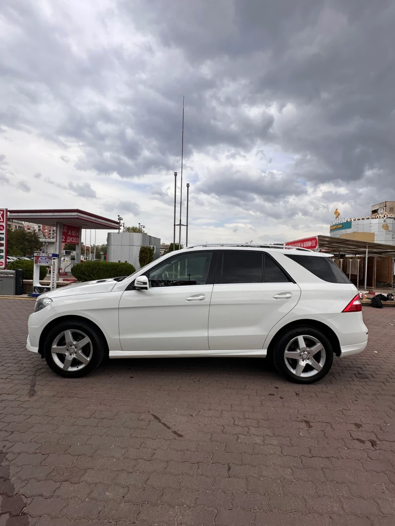 Mercedes-Benz ML 350 BLUETEC 4 MATIC AMG PANORAMA, снимка 7 - Автомобили и джипове - 47094542