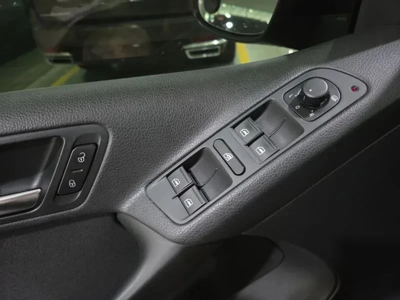 VW Tiguan, снимка 15 - Автомобили и джипове - 56687928