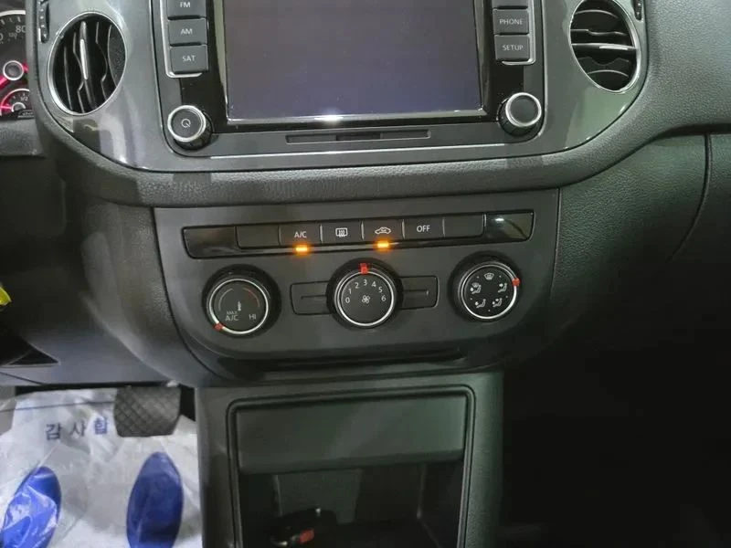 VW Tiguan, снимка 12 - Автомобили и джипове - 56687928