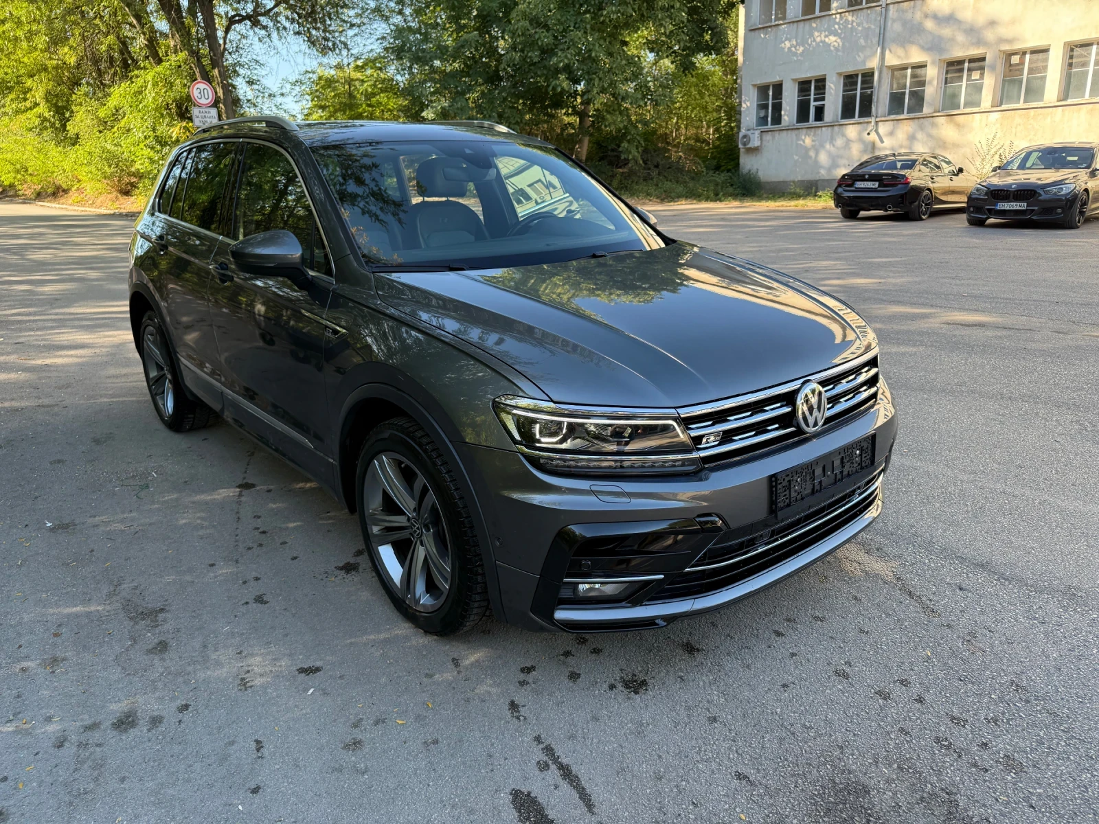 VW Tiguan 2.0TDI 4x4 RLine - изображение 2