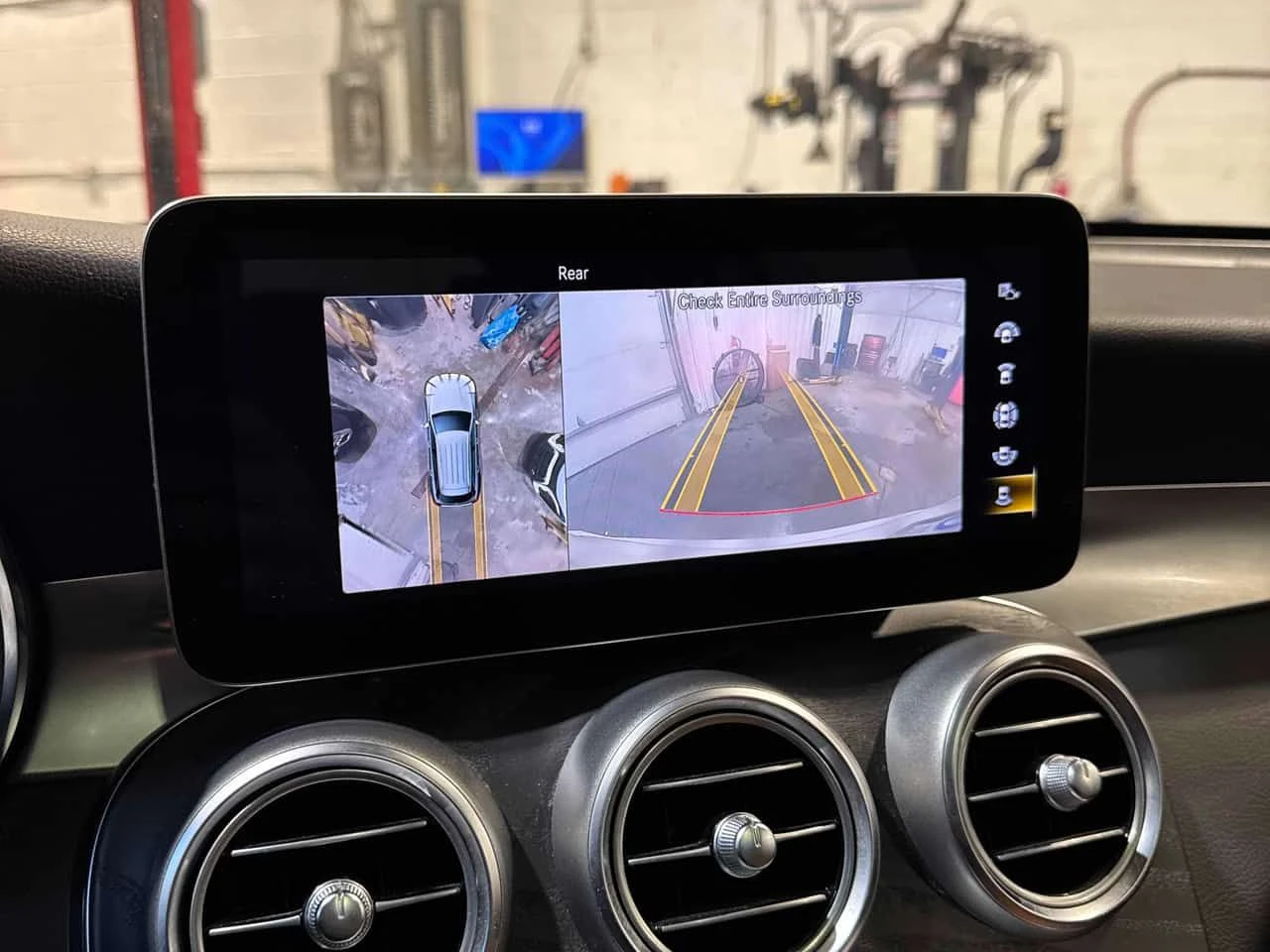 Mercedes-Benz GLC 300 4MATIC* ДИГИТАЛНО ТАБЛО* 360КАМЕРИ* ПАНОРАМА* , снимка 16 - Автомобили и джипове - 53784144