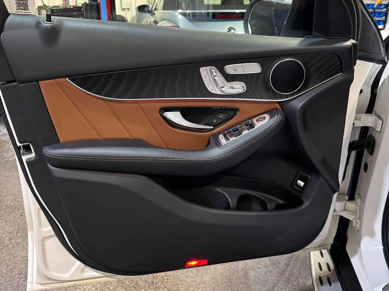 Mercedes-Benz GLC 300 4MATIC* ДИГИТАЛНО ТАБЛО* 360КАМЕРИ* ПАНОРАМА* , снимка 13 - Автомобили и джипове - 53784144