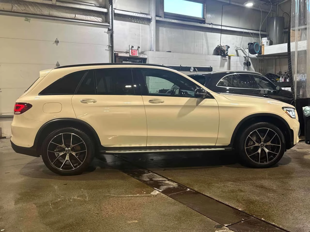 Mercedes-Benz GLC 300 4MATIC* ДИГИТАЛНО ТАБЛО* 360КАМЕРИ* ПАНОРАМА* , снимка 3 - Автомобили и джипове - 53784144