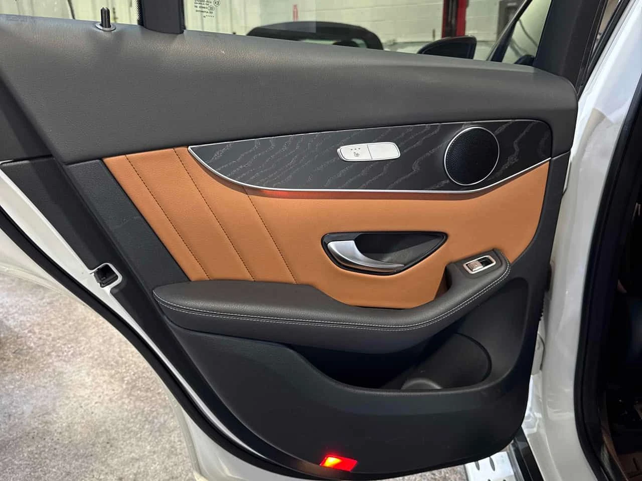 Mercedes-Benz GLC 300 4MATIC* ДИГИТАЛНО ТАБЛО* 360КАМЕРИ* ПАНОРАМА* , снимка 12 - Автомобили и джипове - 53784144