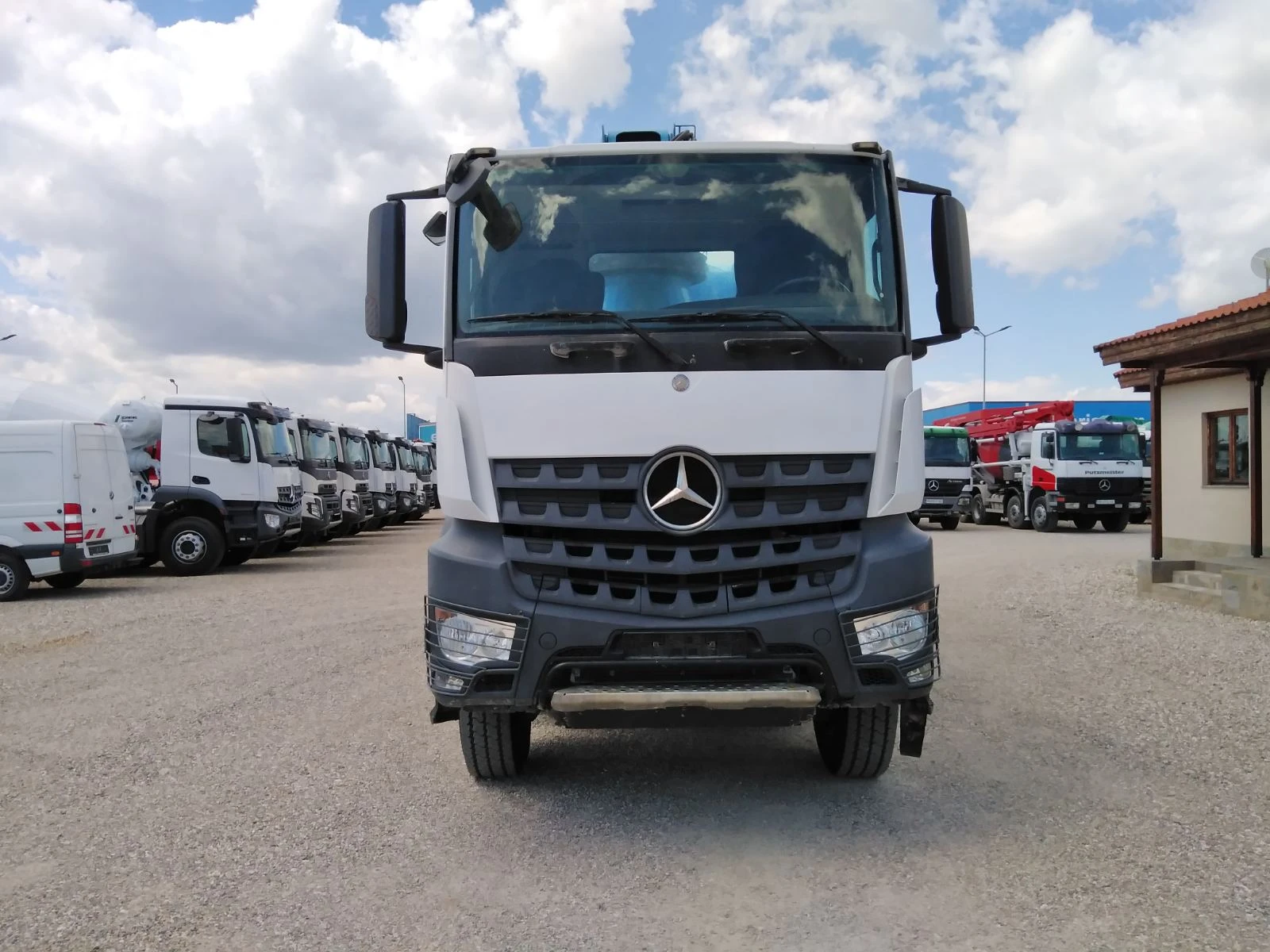 Бетон помпа Mercedes-Benz 4140 CIFA MAGNUM MK28.4L 8X6, снимка 2 - Индустриална техника - 55443558