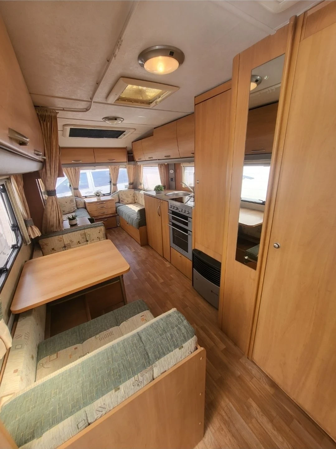 Каравана Swift Celeste, снимка 11 - Каравани и кемпери - 56252605