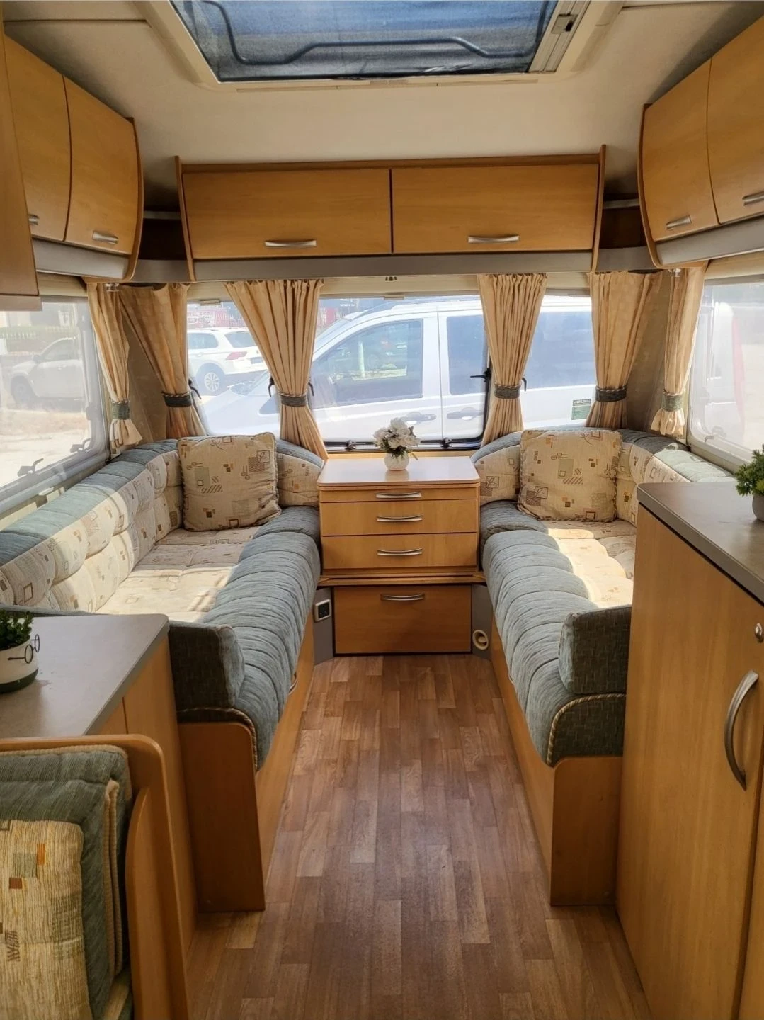 Каравана Swift Celeste, снимка 5 - Каравани и кемпери - 56252605